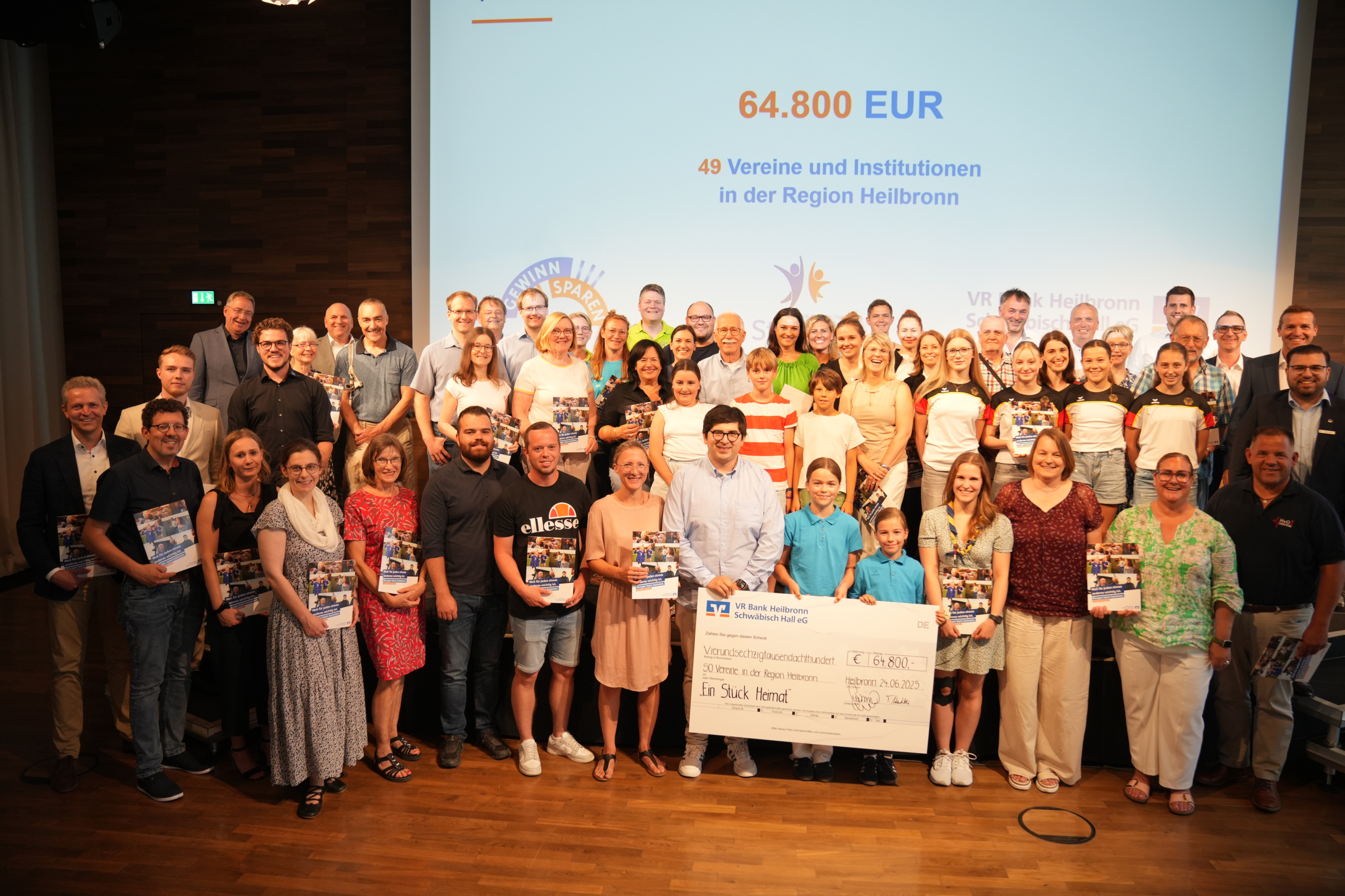 Spendenübergabe an den Turnverein